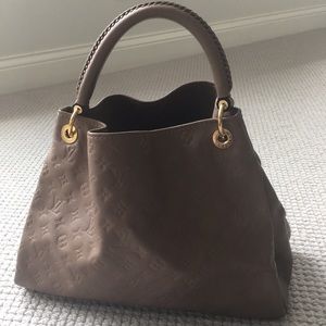 LOUIS VUITTON ARTSY MM